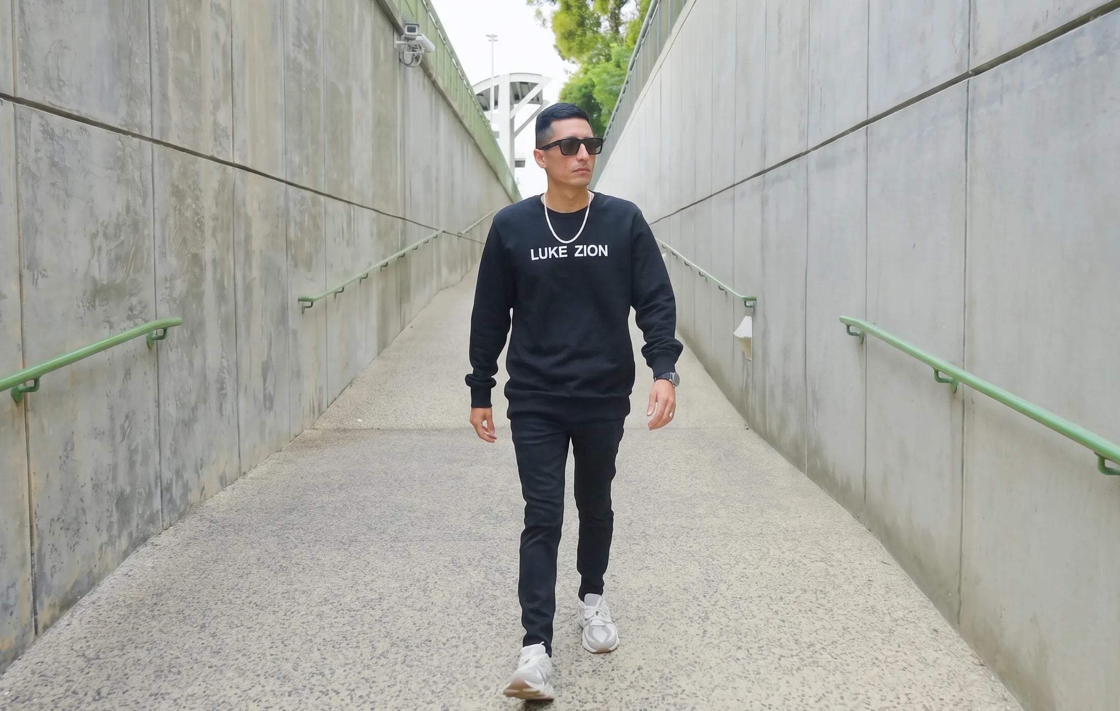 Men With Necklaces and Chains: Top 3 Looks