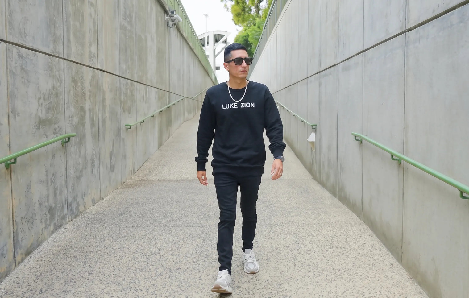 Men With Necklaces and Chains: Top 3 Looks