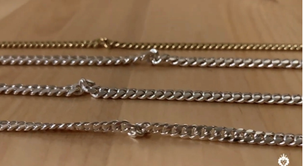 Unkinking a Miami Cuban Link Chain Necklace – Untangling a Miami Cuban Chain Necklace